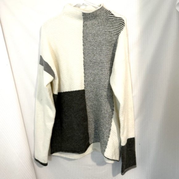 Cyrus Women's Color Block Turtle Neck Sweater Gray - Picture 1 of 6